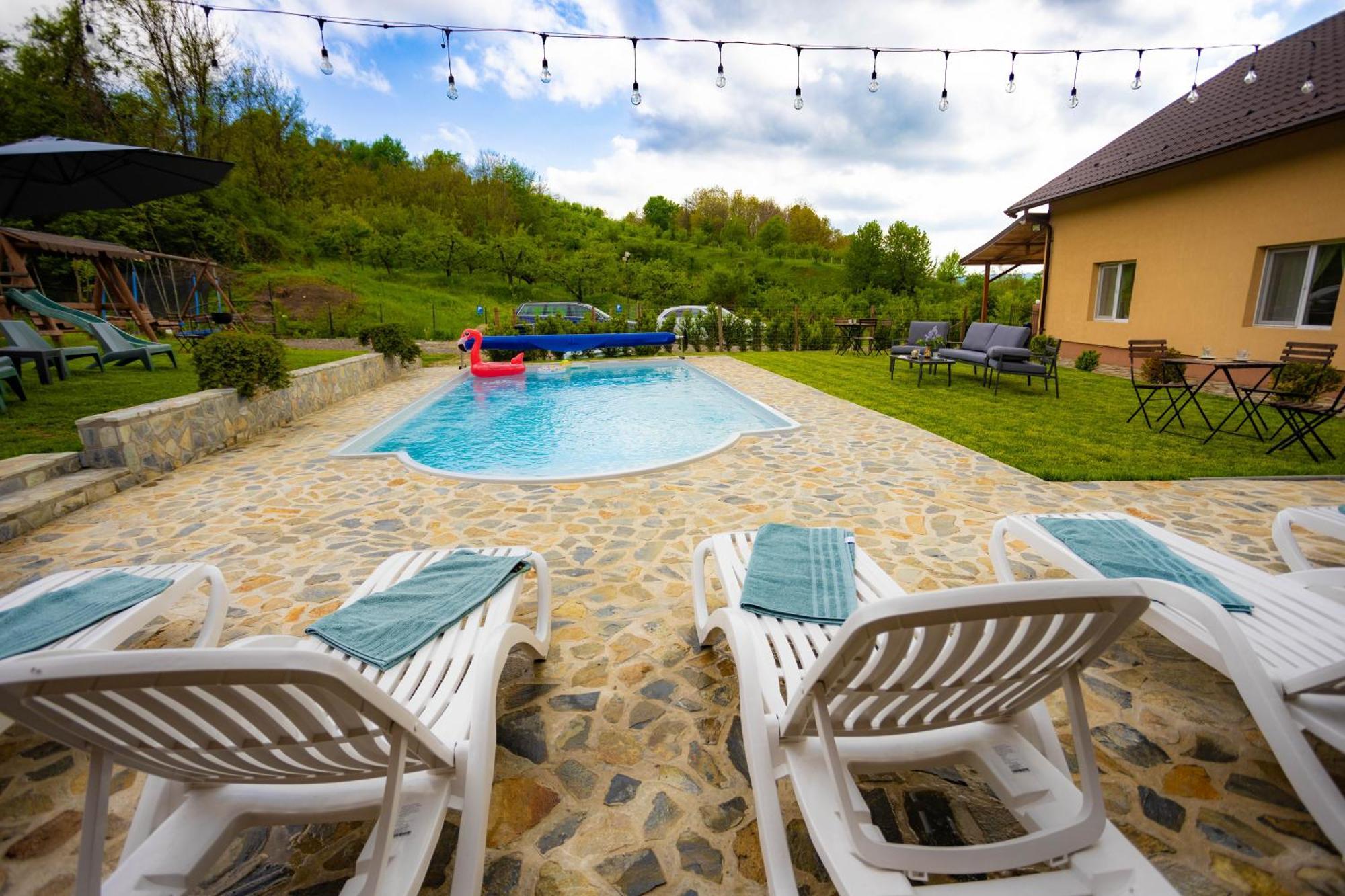 Casa De Vacanta Cu Piscina Incalzita&Jacuzzi Pietrari Exterior photo